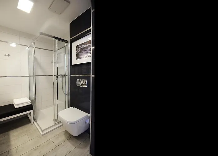 Biala Sowa Czarna Gora * Сенна